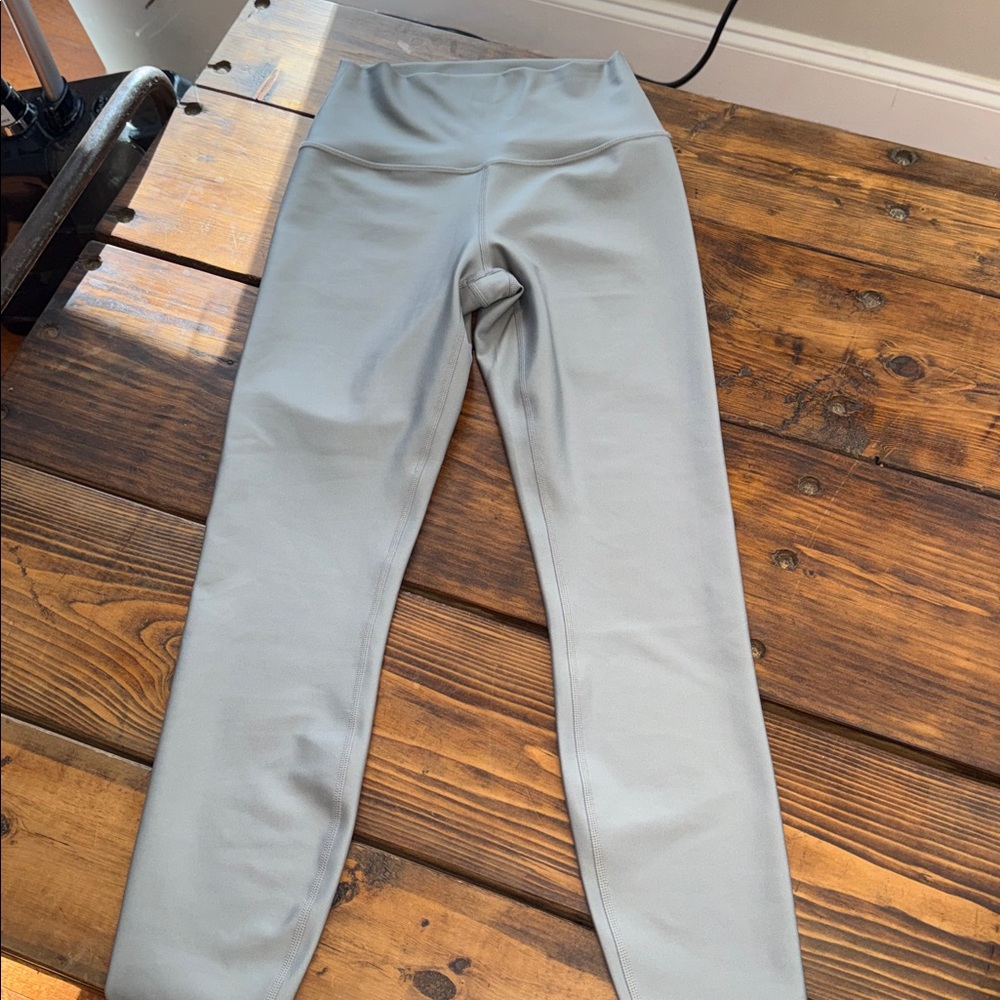 ALO Yoga Light Gray Leggings. Small. NWOT.